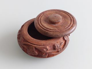 JARRÓN ARTESANAL MARROQUÍ + CAJITA MADERA TALLADA