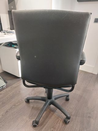 Silla de oficina negra