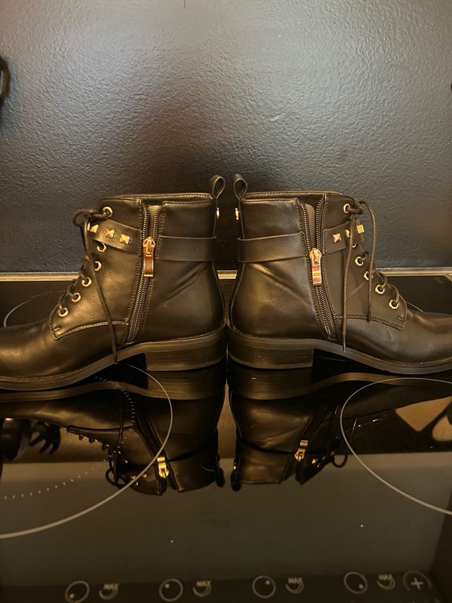 Stivaletti neri borchie taglia 35