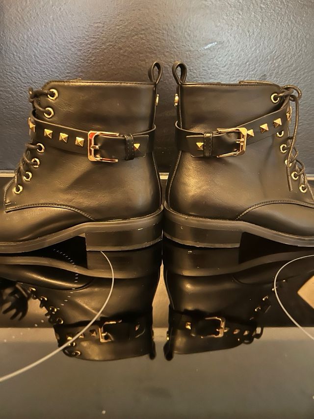 Stivaletti neri borchie taglia 35