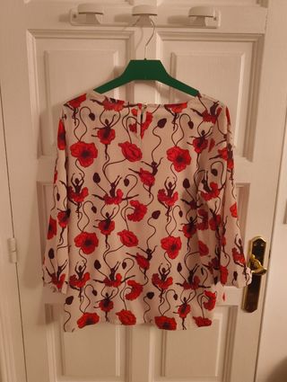 Blusa estampada flores y bailarinas