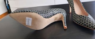 Zapatos de salón con estampado geométrico