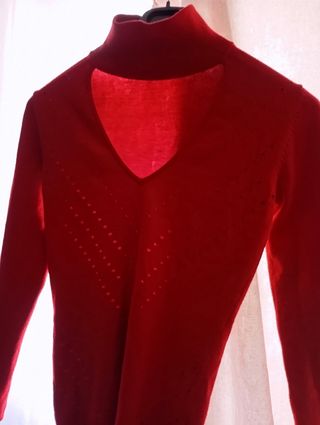 Jersey rojo con cuello halter