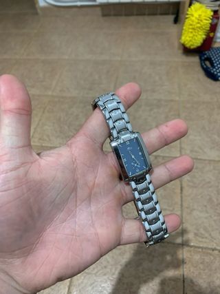 Reloj Lotus azul y plateado