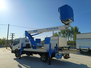 Nissan NT400 CABSTAR GRUA CESTA PORTAPERSONAS 18 M