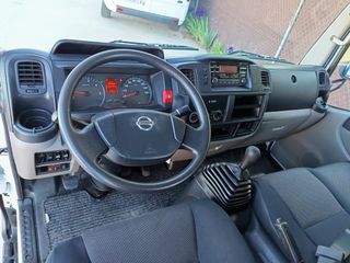 Nissan NT400 CABSTAR GRUA CESTA PORTAPERSONAS 18 M