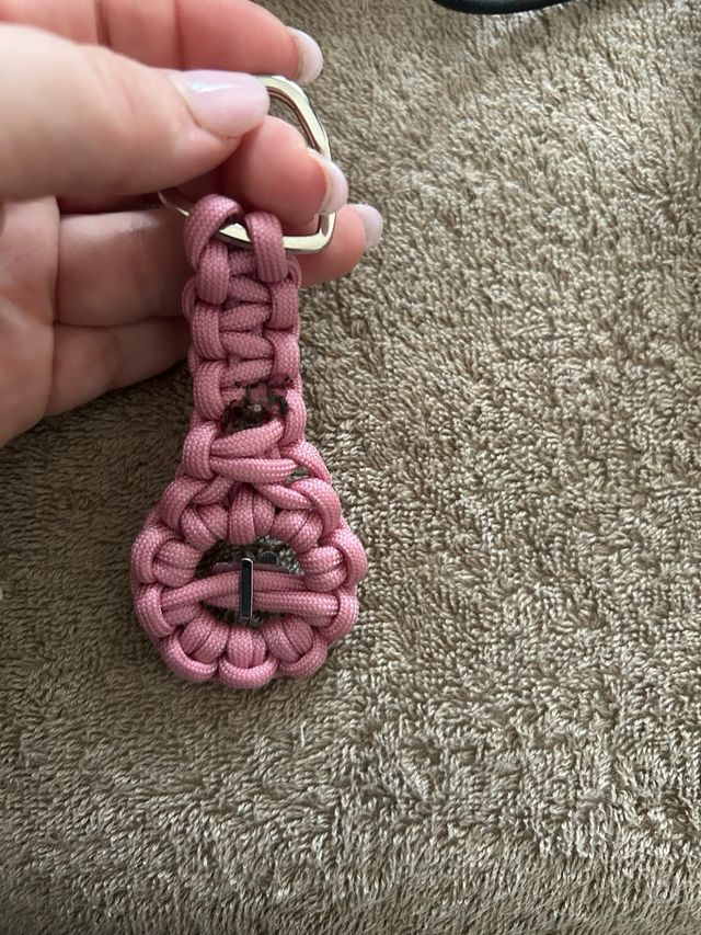 Portachiavi a forma di zampa rosa