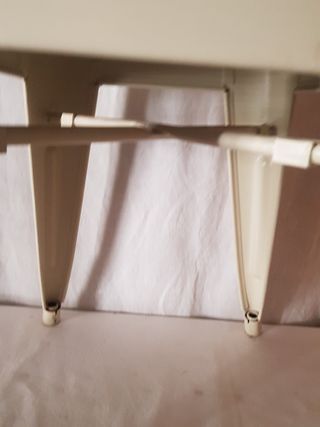 Taburete metálico beige