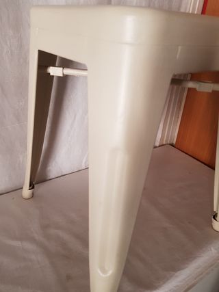 Taburete metálico beige