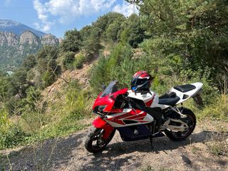 Honda CBR 1000RR - Moto deportiva año 2004 39mil k