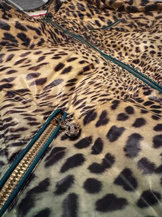Chaqueta plumas liviana animal print