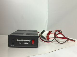 CONVERTIDOR DE  VOLTAJE 220V 12V