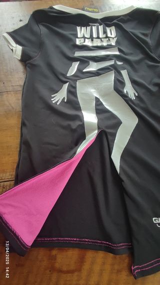 T-shirt Guru nera e rosa