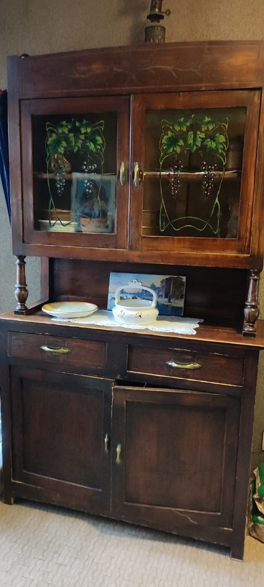 Credenza antica in legno