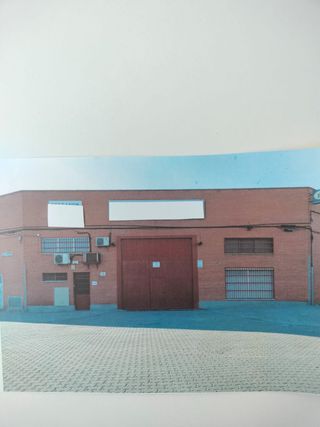 Se alquila nave en el poligono de Vallecas