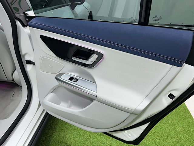 Mercedes-Benz EQE 300