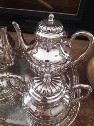 Servicio de café alpaca plateada.