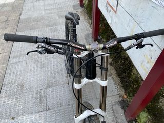 Pivot bici descenso DH full carbon 27.5