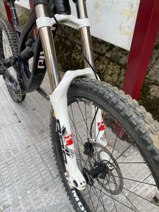 Pivot bici descenso DH full carbon 27.5