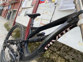 Pivot bici descenso DH full carbon 27.5