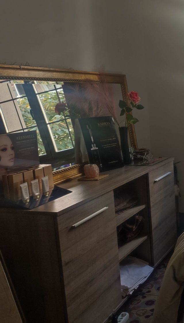 Mueble madera 1ud€ 140 2 ud 200€