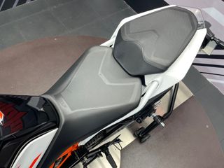 KTM 390 DUKE BLANCO