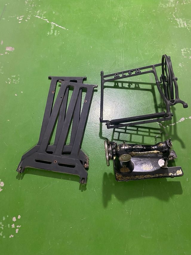 Máquina coser SINGER antigua