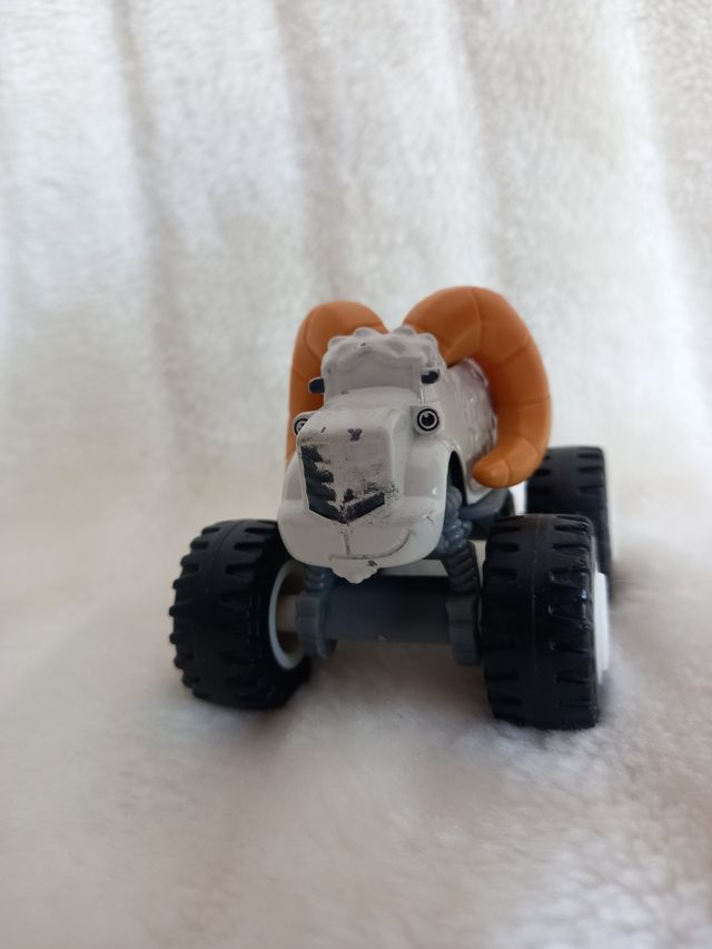 Lote 7 coches Blaze y los Monster Machine