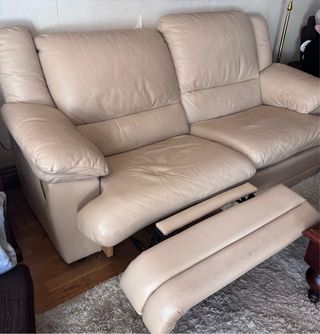 Sofá piel beige 2 plazas reclinable