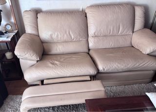 Sofá piel beige 2 plazas reclinable