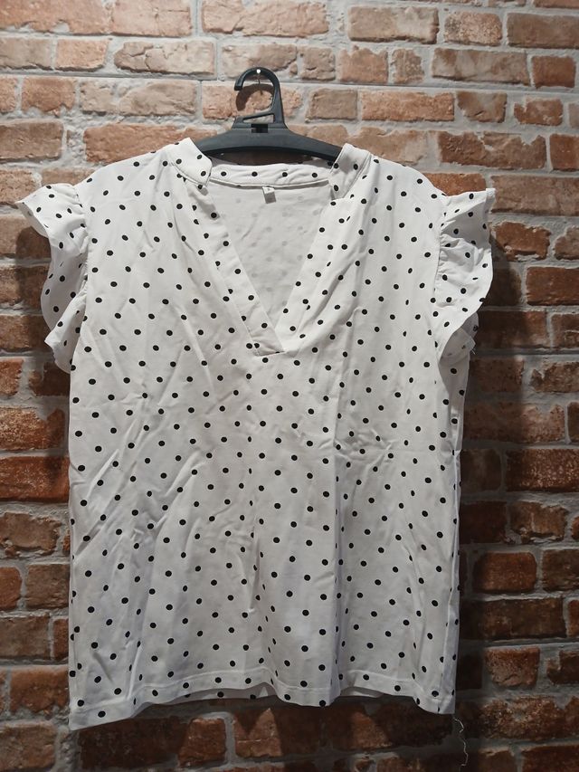 Blusa lunares blanco y negro