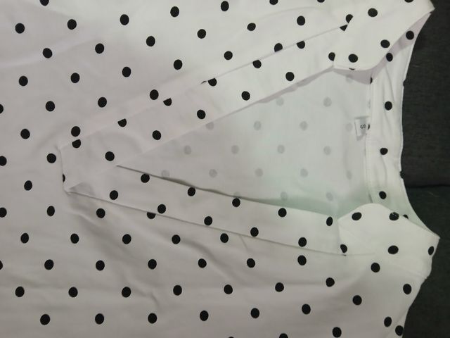 Blusa lunares blanco y negro