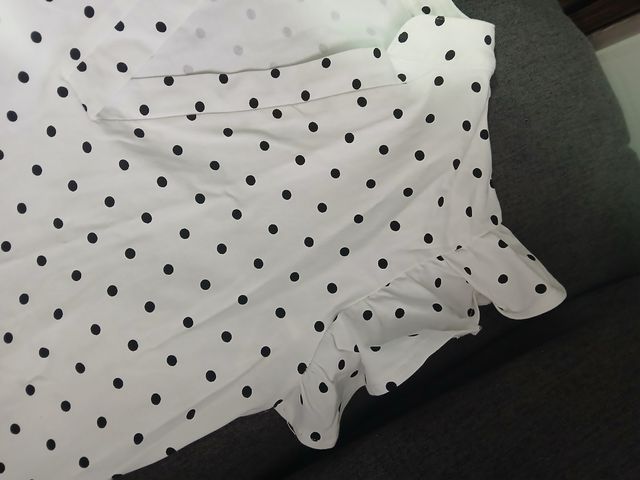 Blusa lunares blanco y negro