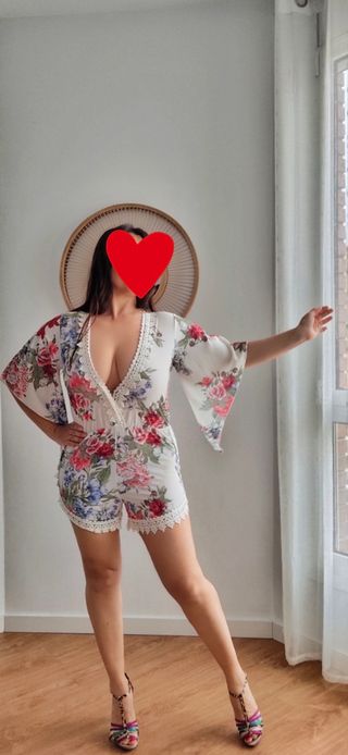 Mono corto floral blanco