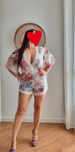 Mono corto floral blanco