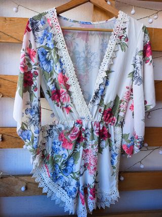 Mono corto floral blanco