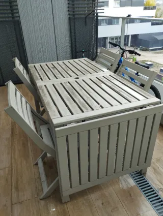 Mesa IKEA ÄPPLARÖ de madera + 4 sillas plegables