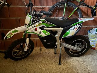 Moto eléctrica infantil