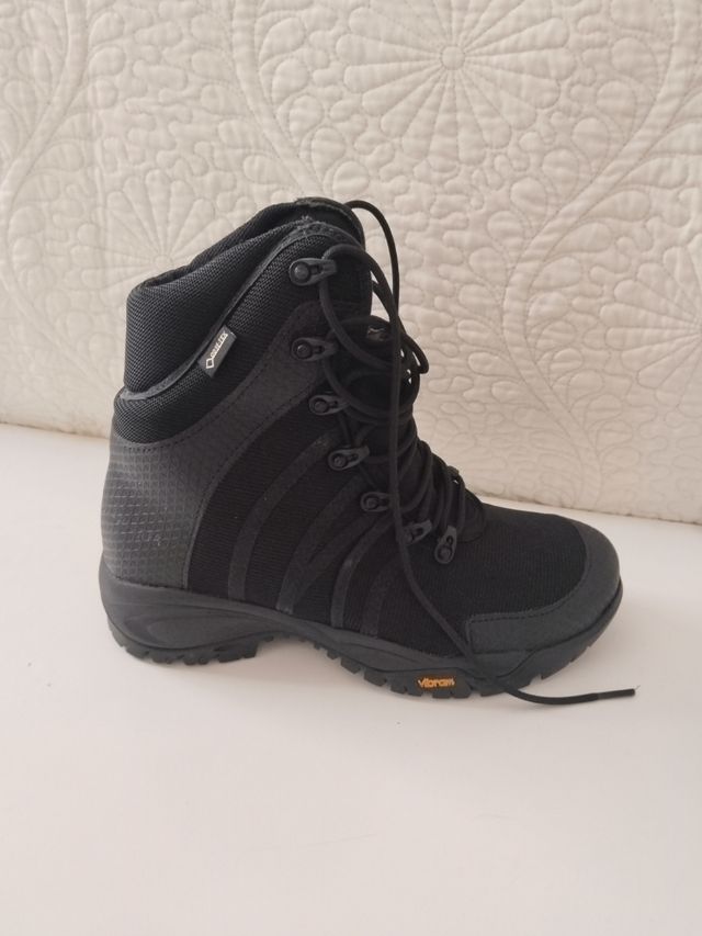 Botas trekking negras Vibram