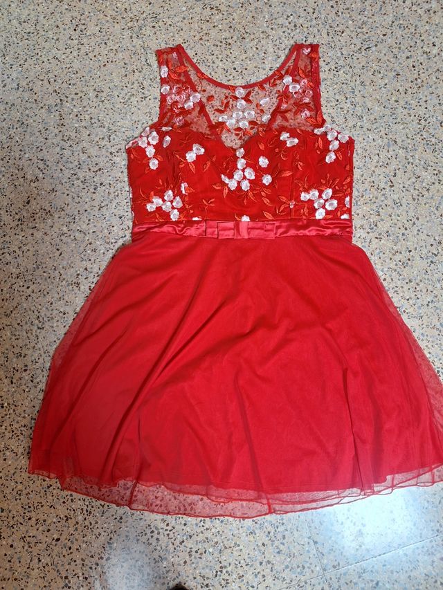 Vestido rojo bordado