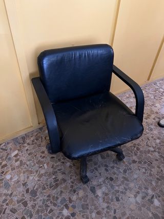 Silla / Sillon de cuero con ruedas