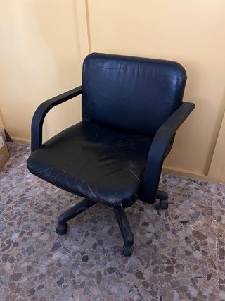 Silla / Sillon de cuero con ruedas