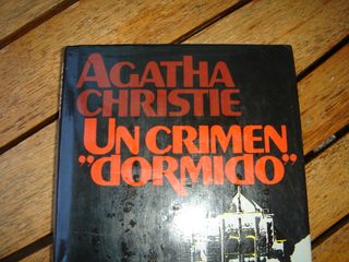 UN CRIMEN DORMIDO AGATHA CHRISTIE