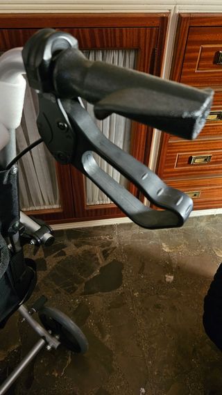 Silla de ruedas plegable ligera