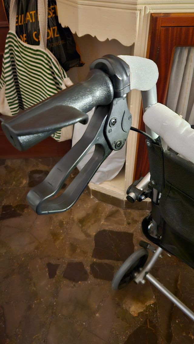 Silla de ruedas plegable ligera