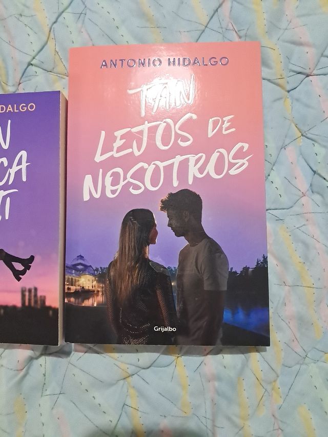 "Tan cerca de ti" y "Tan lejos de nosotros"