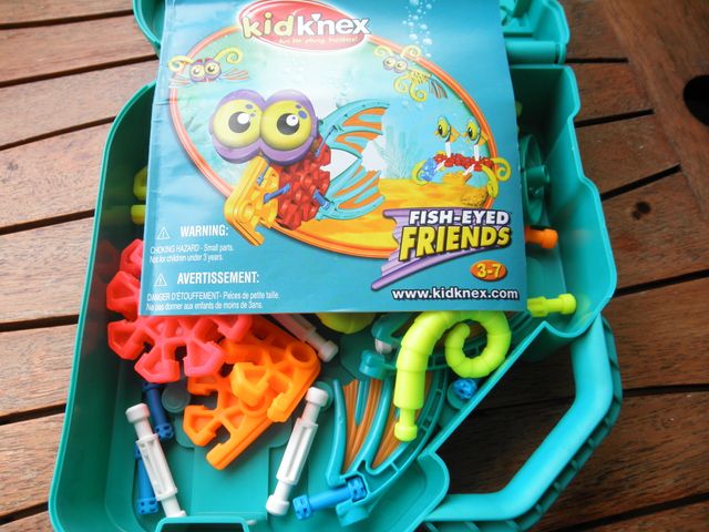 K ́NEX FISH-EYED FRIENDS