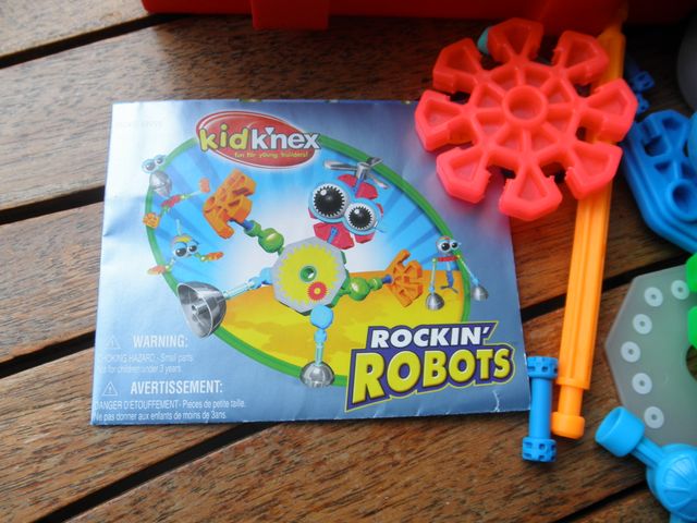 K ́NEX ROCKIN ROBOTS