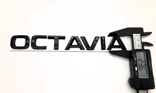 EMBLEMA LOGO TRASERO NEGRO OCTAVIA SKODA 2654