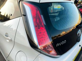Toyota Aygo 2015 pocos kms camara pantalla tactil